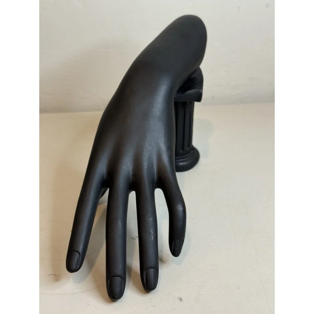 The Unbranded Brand hand model